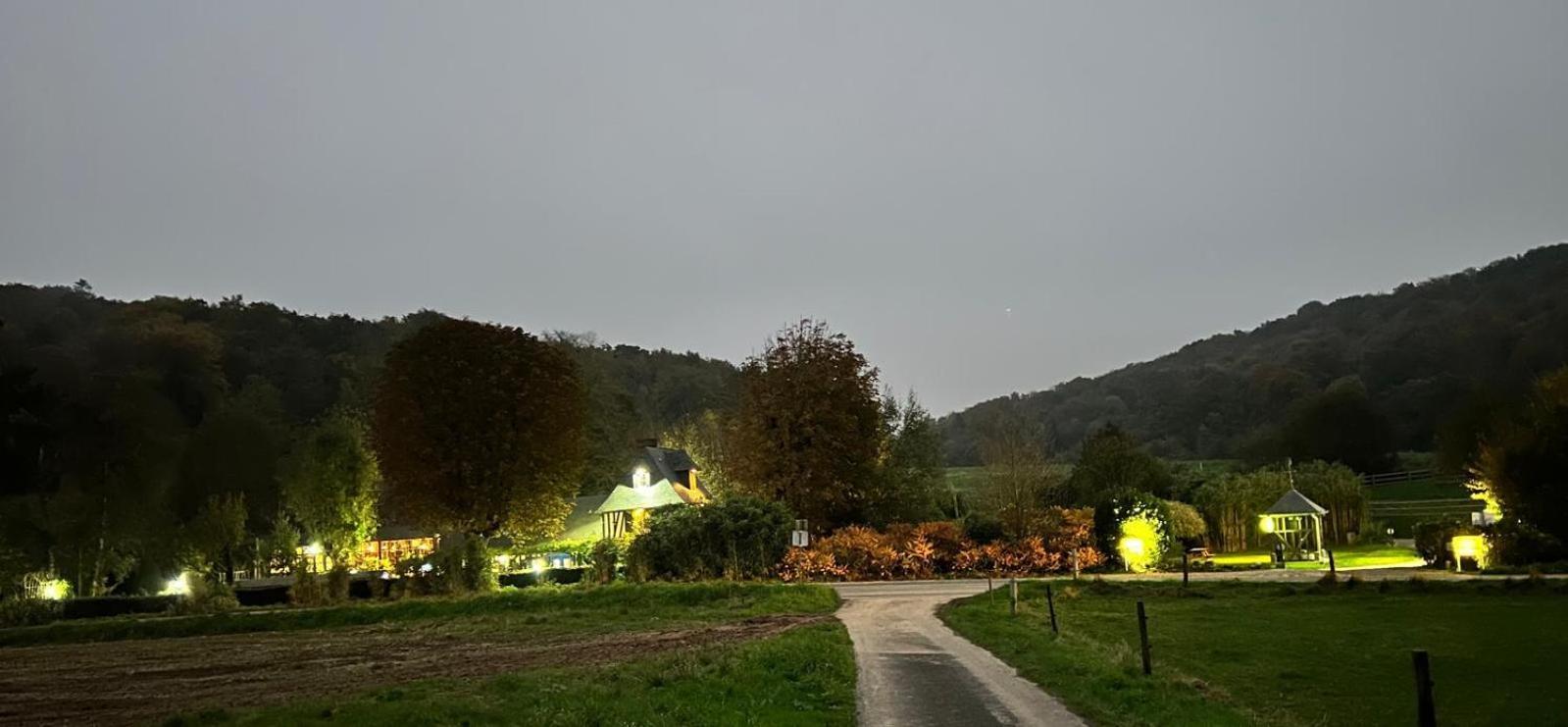 Auberge Du Val Au Cesne Saint-Clair-sur-les-Monts 外观 照片