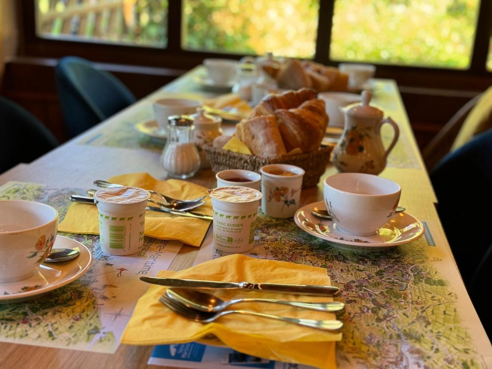 Auberge Du Val Au Cesne Saint-Clair-sur-les-Monts 外观 照片